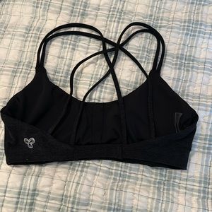 - ARITZIA TNA ACTION SPORTS BRA IN BLACK SIZE SMALL